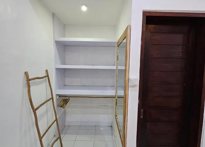 Chris Guest house *