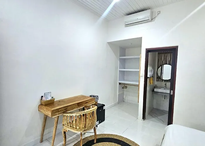 Chris Guest house *